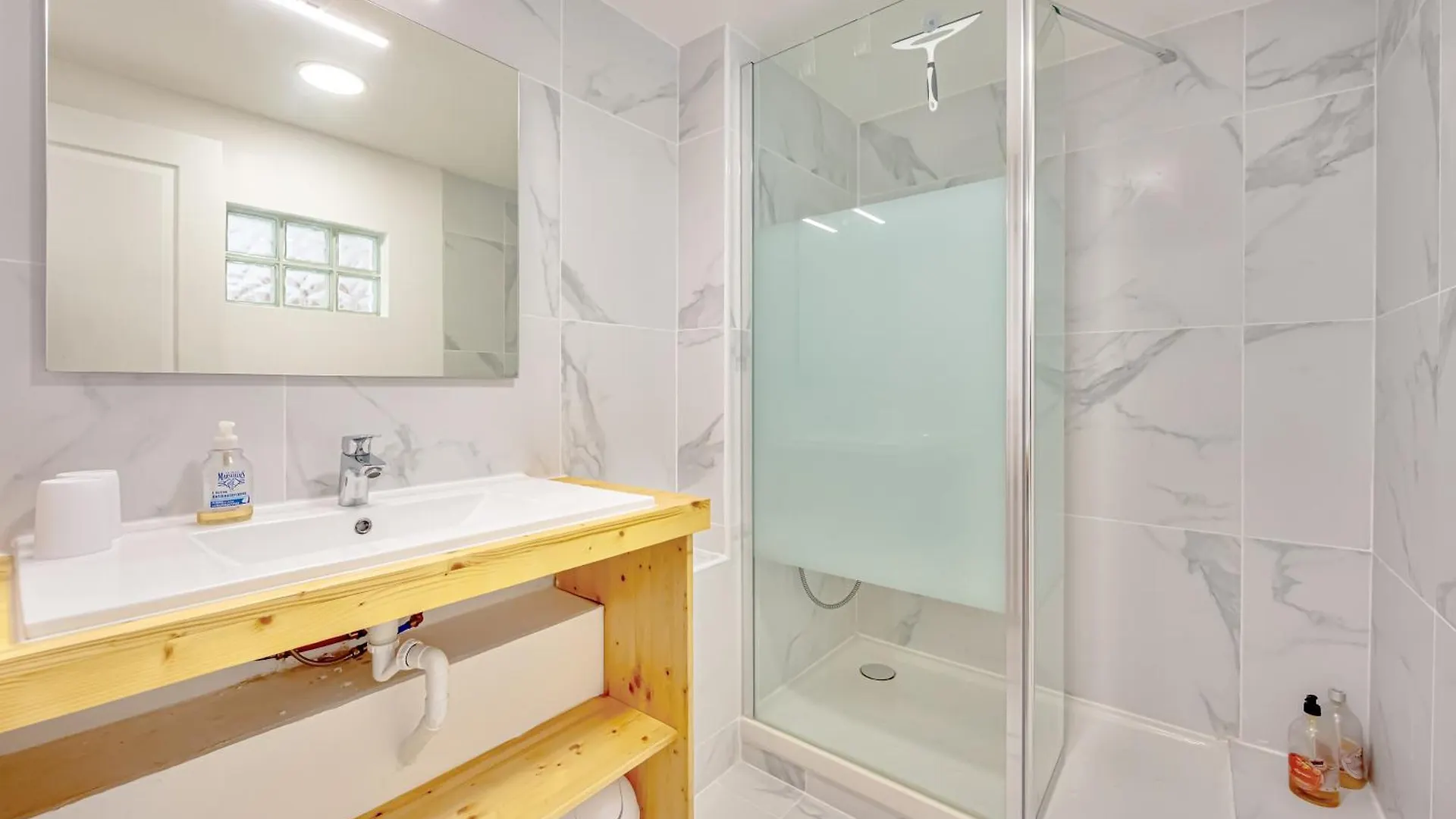Grand T2 Clim & Wifi En Rez De Villa Proche Mer Hyeres