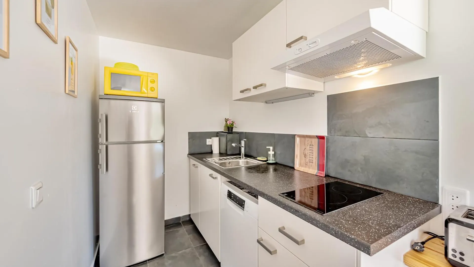 Grand T2 Clim & Wifi En Rez De Villa Proche Mer Hyeres Apartment