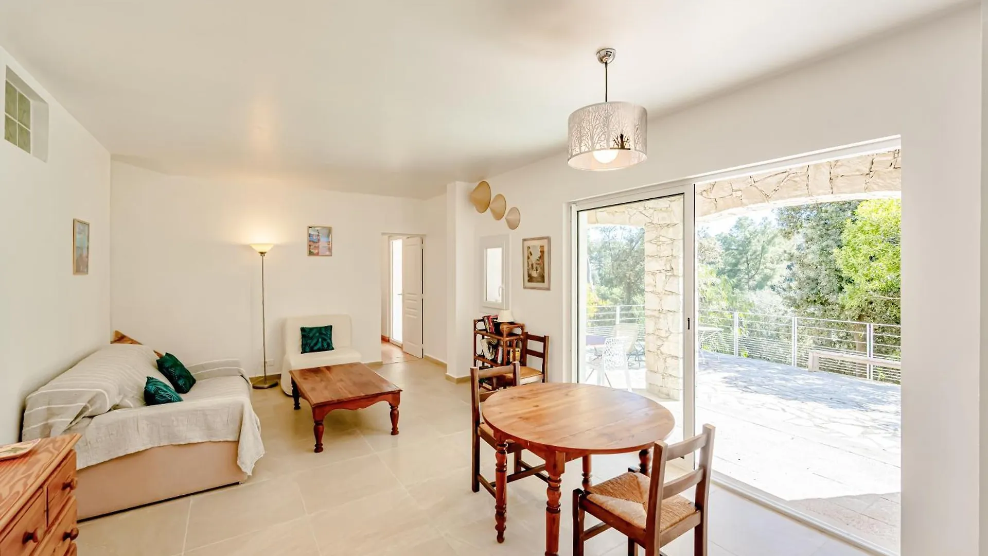 Grand T2 Clim & Wifi En Rez De Villa Proche Mer Hyeres France